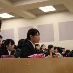 在学生も真剣に聞いています!