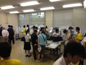 作品展示と解説案内
