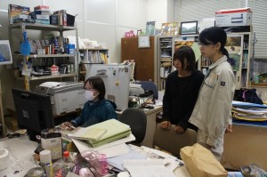 広報係の一年生と先生