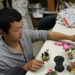 緑花部さん商品つくり中