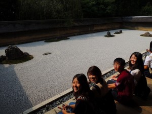龍安寺の石庭を