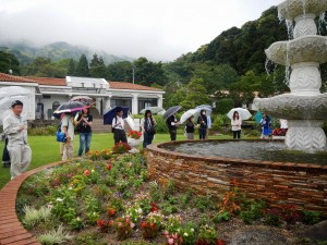噴水「オリーブの泉」見学
