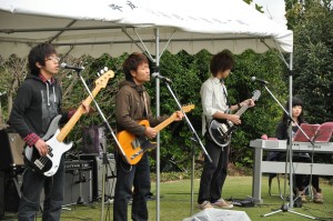 軽音部によるバンド