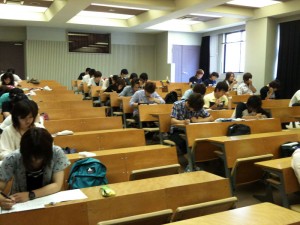 就職模擬試験の受験風景
