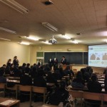 みんなスーツで授業