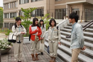 矢幡ゼミの学生に話をする下村さん