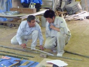 熱心にアドバイスを聞く様子