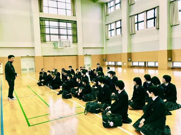 附属高校との高大連携授業を行いました