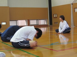 指導者は対象者を観察しながら指導します