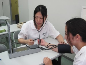 水銀血圧計は少しコツがあります