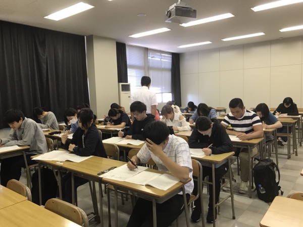就職模擬試験を行いました