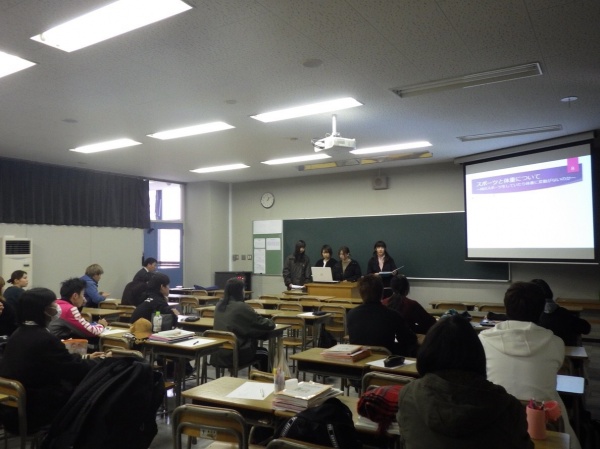 【1年生】キャリア演習ⅠBでプレゼンテーション