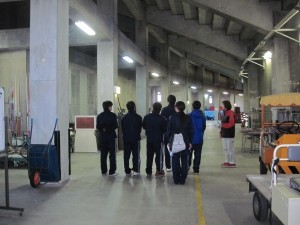 陸上競技場の観客席下倉庫です