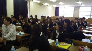 学生たちも興味津津