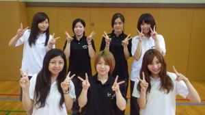 (前列左から)嘉手苅さん、赤荻さん、本郷さん (後列左から)福田さん、塚本さん、濱﨑さん、秋永さん