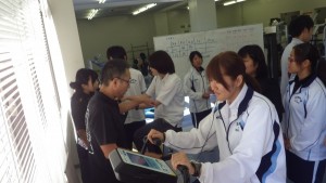 まずはマシーンの操作を学びます