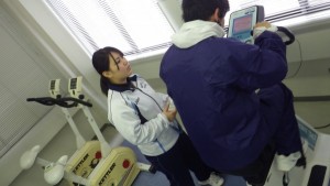 【グループ②】厚着して運動した時の生理学的反応を測定しました(汗ダラダラでした)