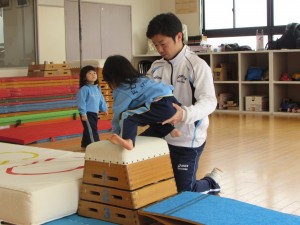 安全で事故のない補助を実践中です