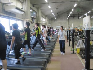テニスコートをトレーニングジムにしたことで開放感抜群