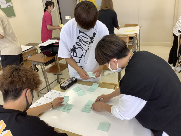 【授業紹介】1年生 スポーツ企業情報演習