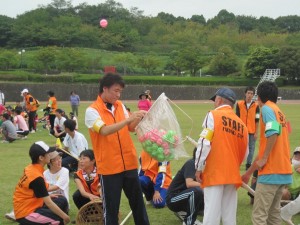 玉入れ競技の玉の数をカウントしています