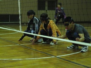 フロアバレーの練習風景