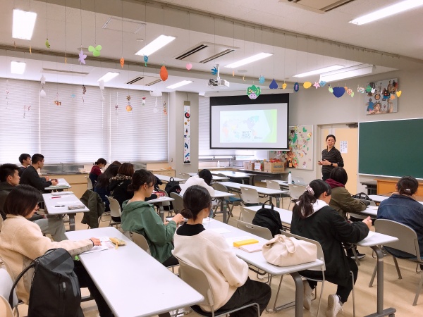 【2年生】スポーツトレーナーの先生にご講演頂きました