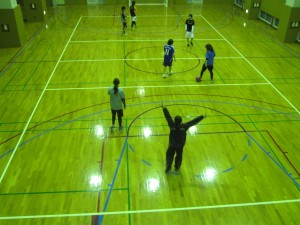 試合に向けて、男子学生とのゲーム