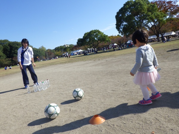 【1年生】舞鶴公園のイベントでボランティア活動を行いました！